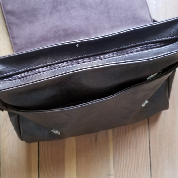 Espe Messenger Bag - Picture 4 of 5